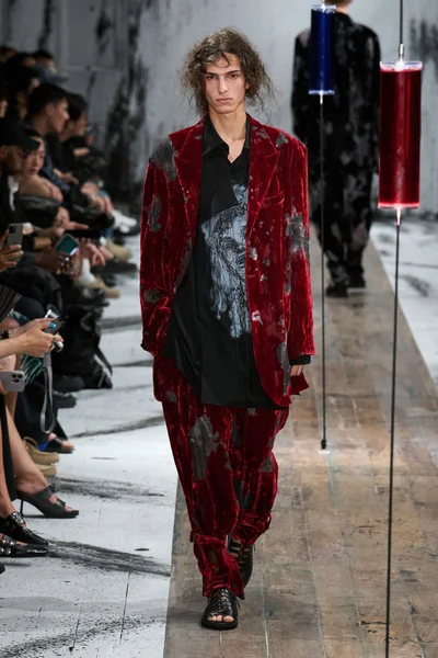 Look 24